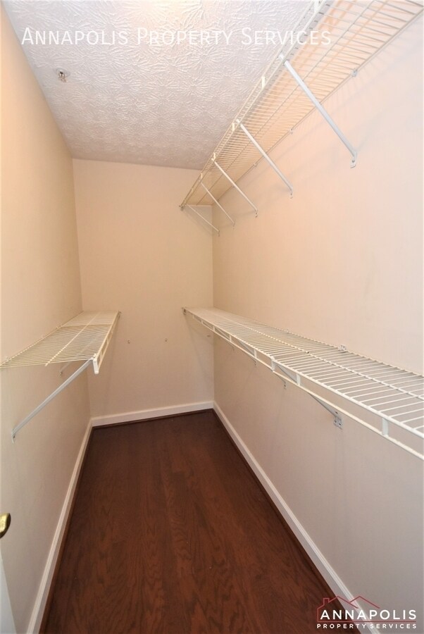 Building Photo - 621 Admiral Dr