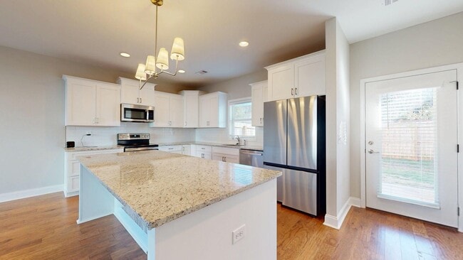 Building Photo - 2 Story Townhome in Hartbrook, Very Close to HWY280