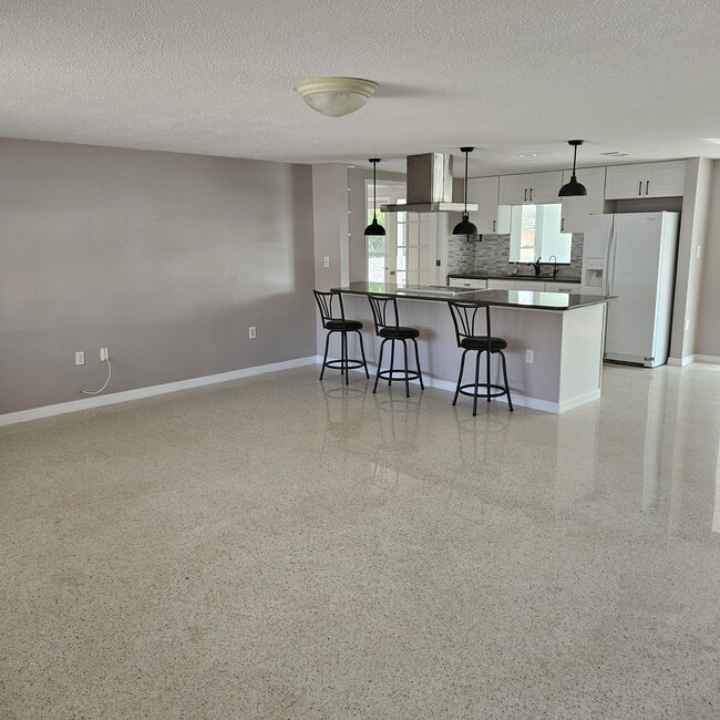 Building Photo - 6815 Anchor Way