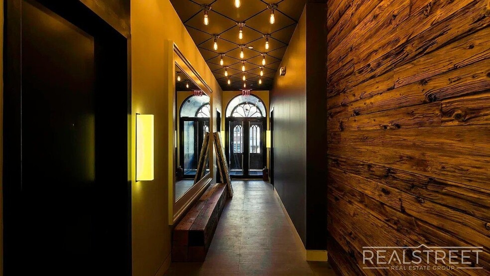 Building Photo - Monitor Street