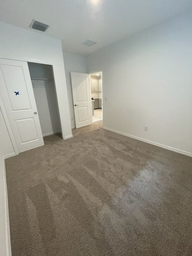 Building Photo - Newly developed Lakefront 3B/2B home in Ea...