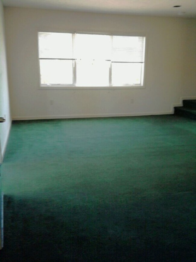 Building Photo - COMING SOON-A spacious 4bdr/3bathroom just one block from Shattuck Ave shops and entertainment