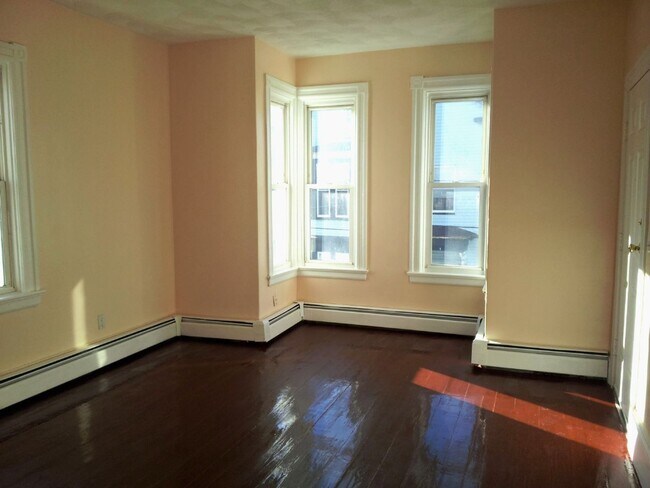 Building Photo - 6 Young Ave