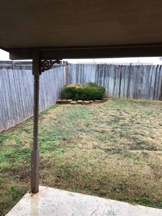 Building Photo - 1405 SE Hillcrest Ave