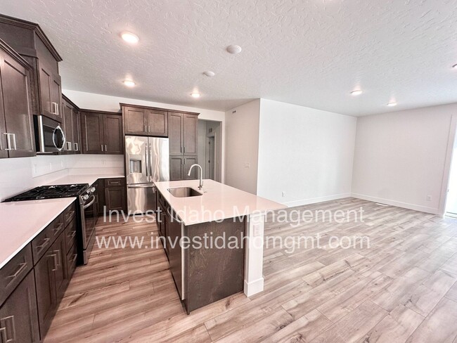 Building Photo - Beautiful Brand New Luxury Townhome availa...