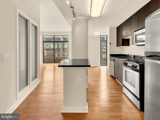 Building Photo - 475 K St NW