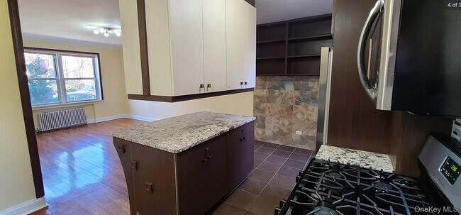 Building Photo - 141-12 78th Rd