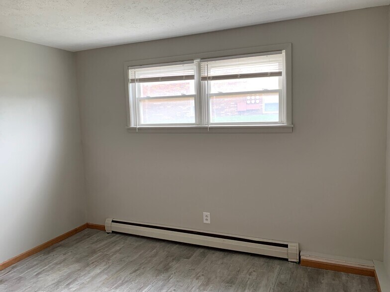 Building Photo - 703 Fairmont Dr