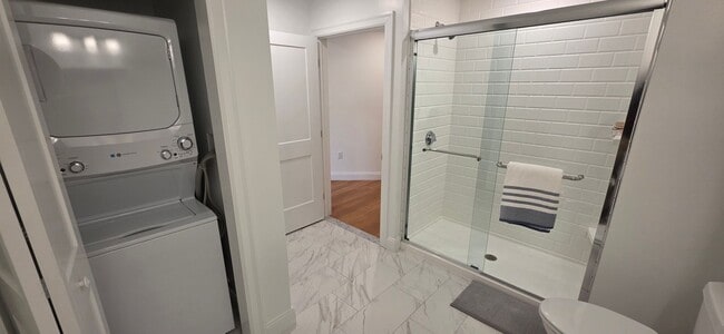 Building Photo - Luxury 2-Bed with Massive Closets and Built-in Storage