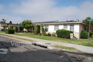 Building Photo - 613 Amapola Ave