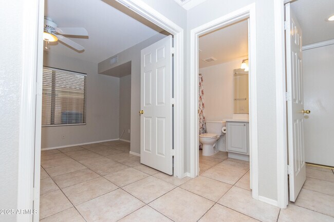Building Photo - 2388 S Sycamore Pl