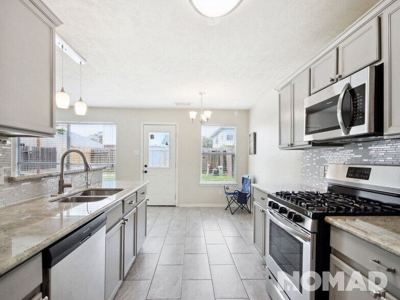 Building Photo - 14119 Maximos Dr