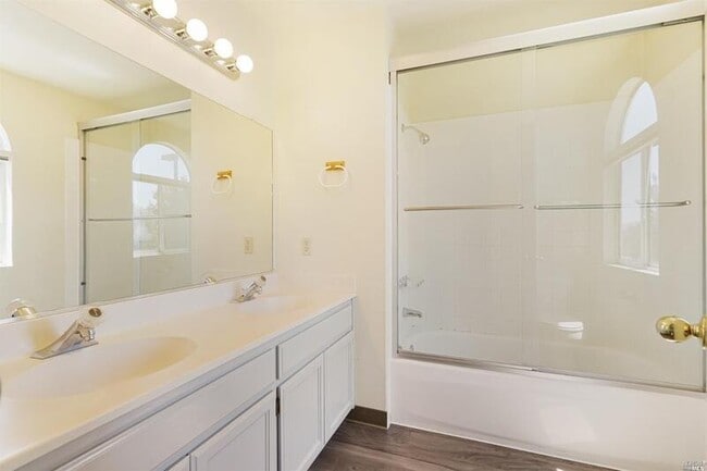 Building Photo - 7 Meridian Cir