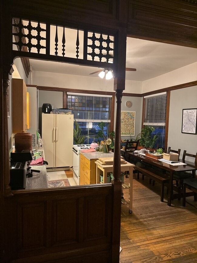 Building Photo - 2204 Grand Ave S