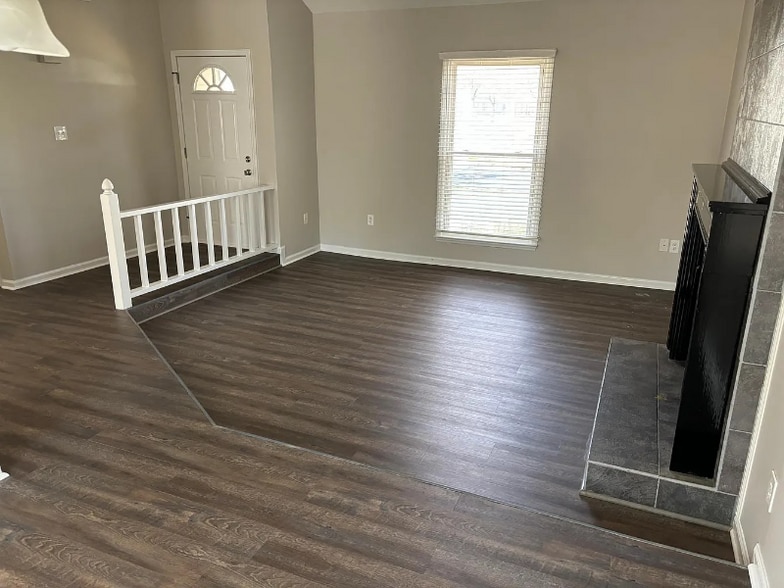 Building Photo - 2428 Birnen Dr