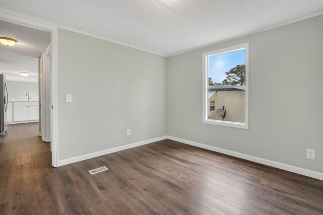 Building Photo - 6266 Magnolia Dr