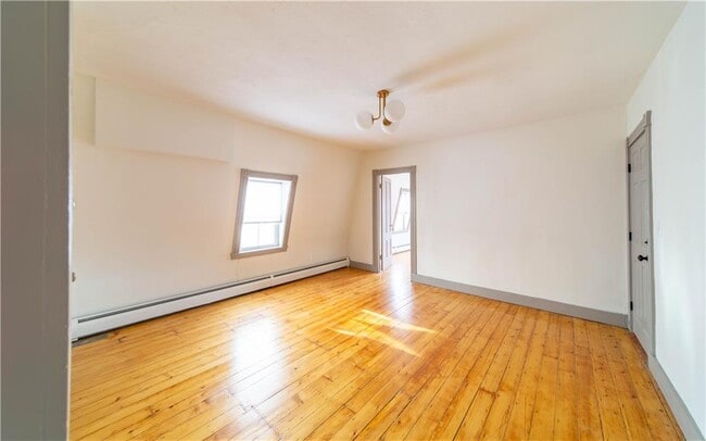 Building Photo - 309 Main St