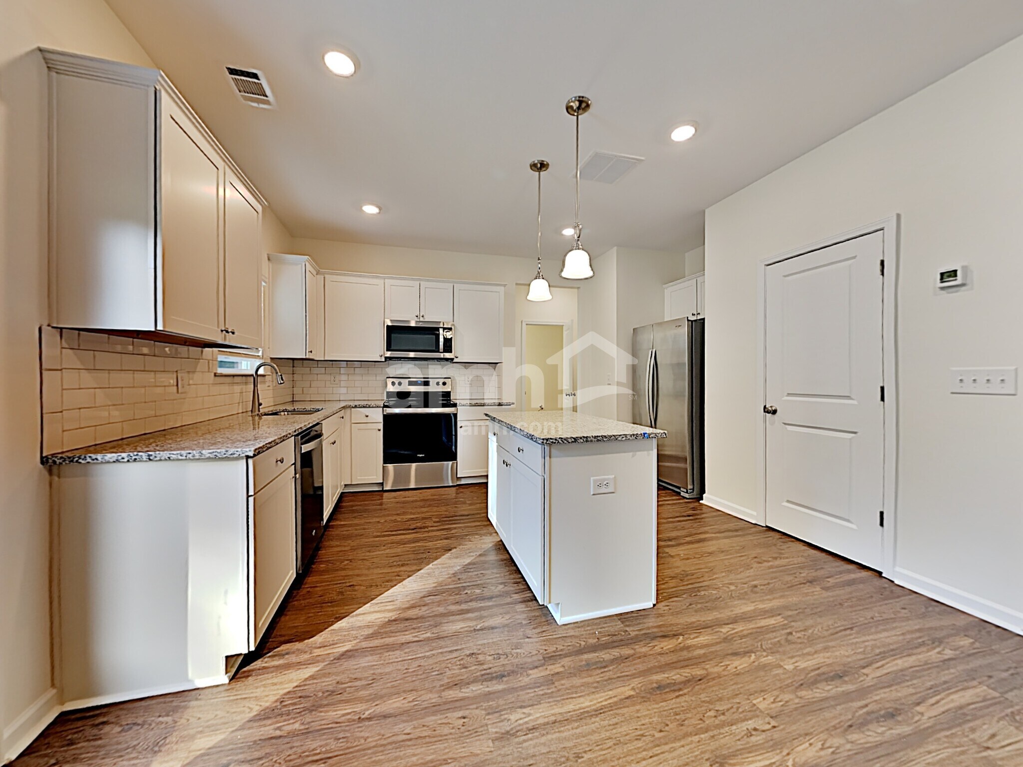 Building Photo - 441 Camp dr