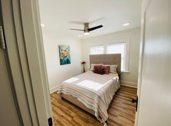 Building Photo - 713 Front St