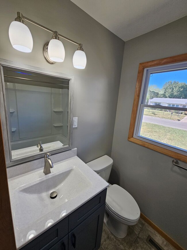 Building Photo - Single Family with basement