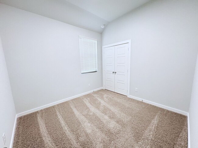 Building Photo - 401 Green Gables Dr