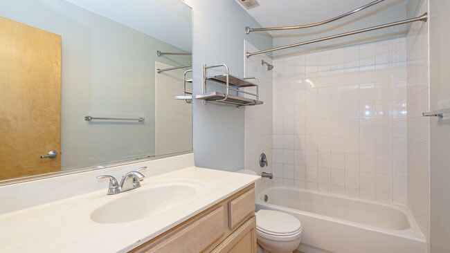 Building Photo - 1500 W Monroe St