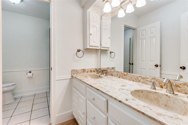 Building Photo - 2805 Staffordshire Dr