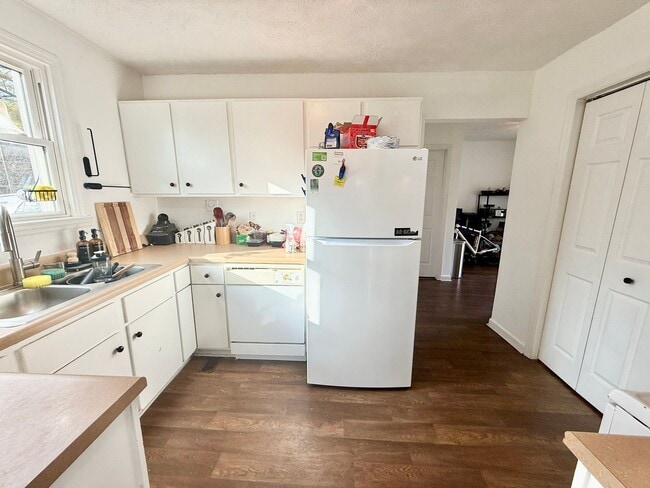 Building Photo - Inglewood Charmer! 3 Bedroom 2 Bath House with back deck & partially fenced yard