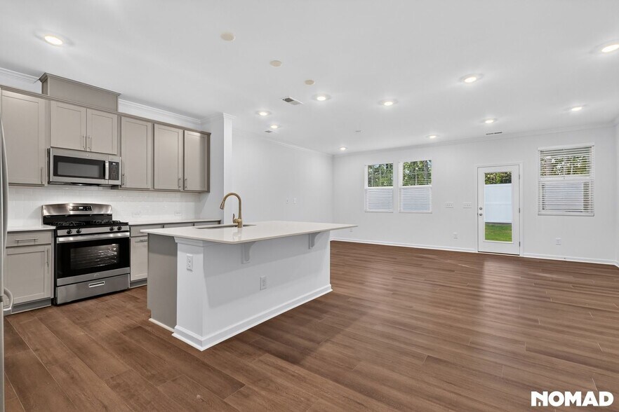 Building Photo - 104 Tree Moss Ct