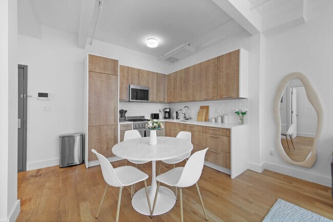 Building Photo - 517 W 45th St