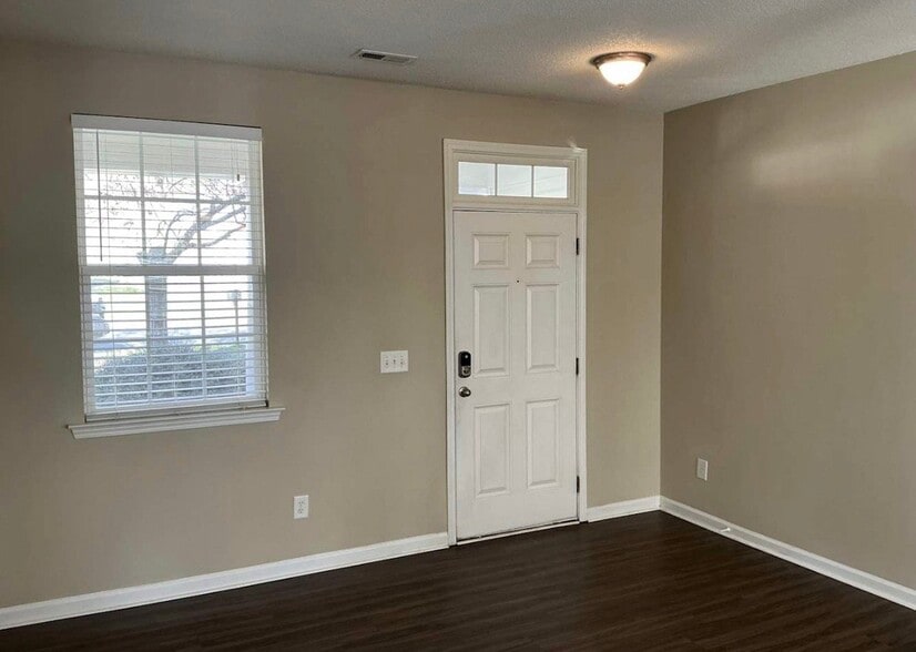 Building Photo - 315 Rondelay Dr