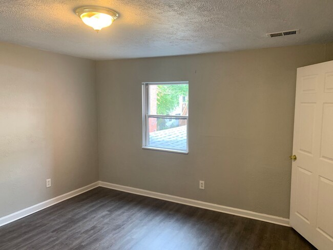Building Photo - North Shore - 4 BR, 2 Bath with High-End K...