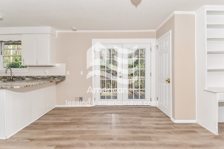 Building Photo - 4016 Williamsburg Dr