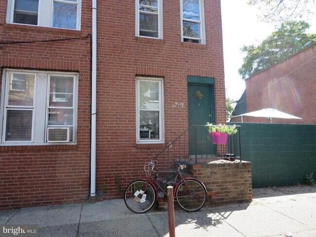 Building Photo - 714 Tasker St