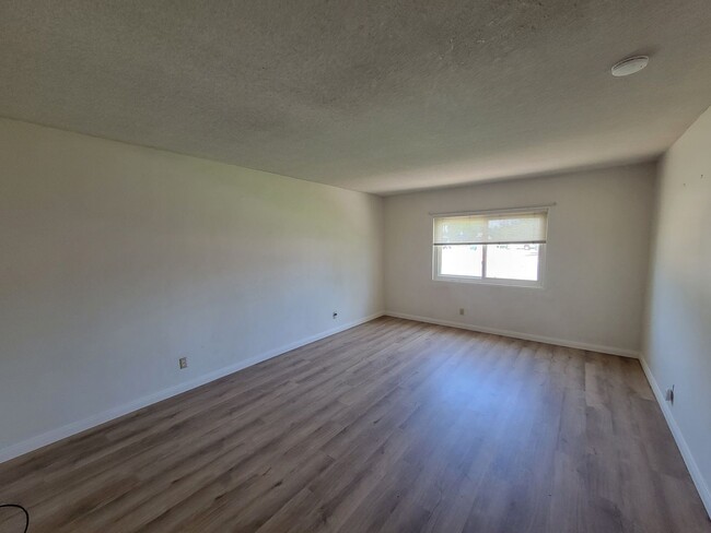 Building Photo - Beautiful 3 Bed, 3 Bath Home in El Centro!