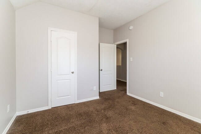 Building Photo - 12015 Raven View Dr