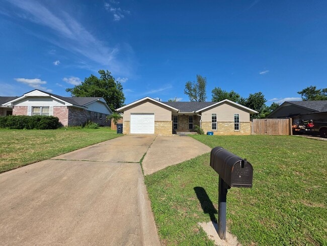 Building Photo - 3 bed, 2 bath home in Shawnee!