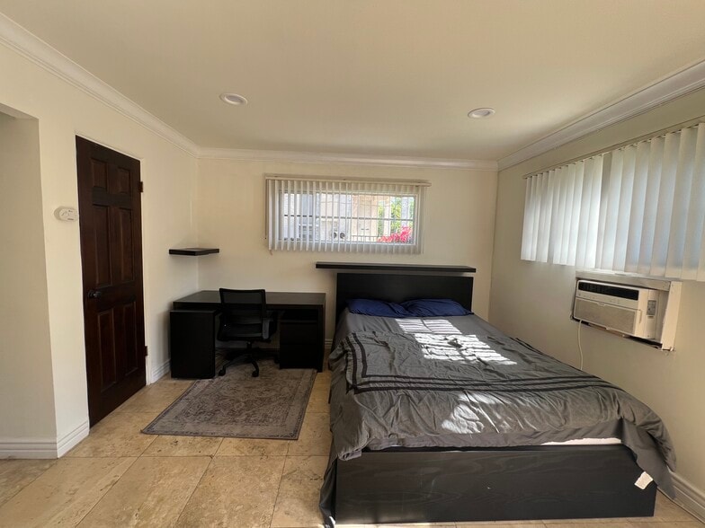 Building Photo - 5255 1/2 Denny Ave