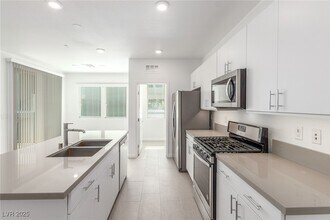 Building Photo - 11257 Rainbow Peak Ave