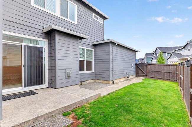 Building Photo - Modern Happy Valley Home with Open-Concept Living & Private Yard