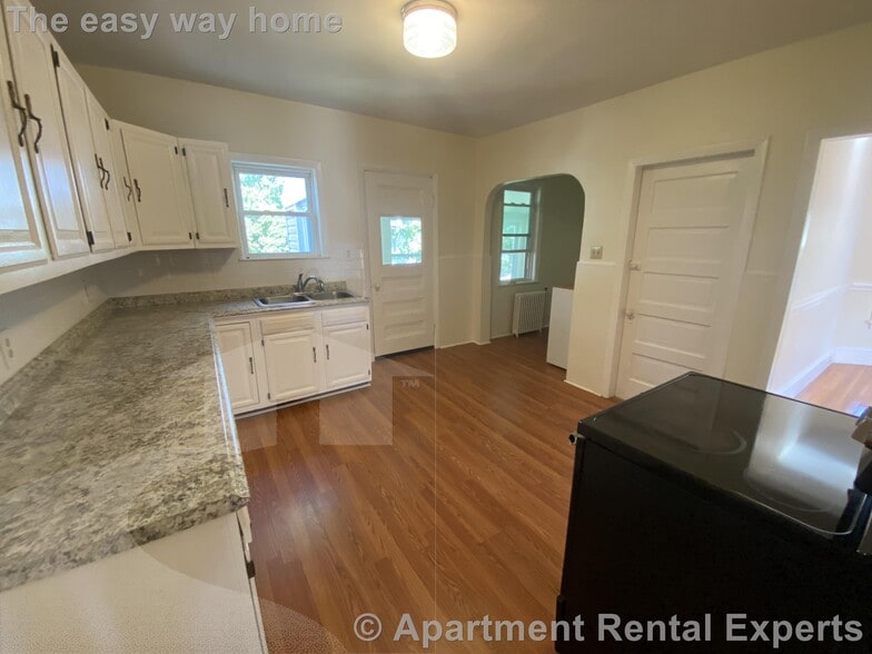 Building Photo - 42-44 Wilson Ave