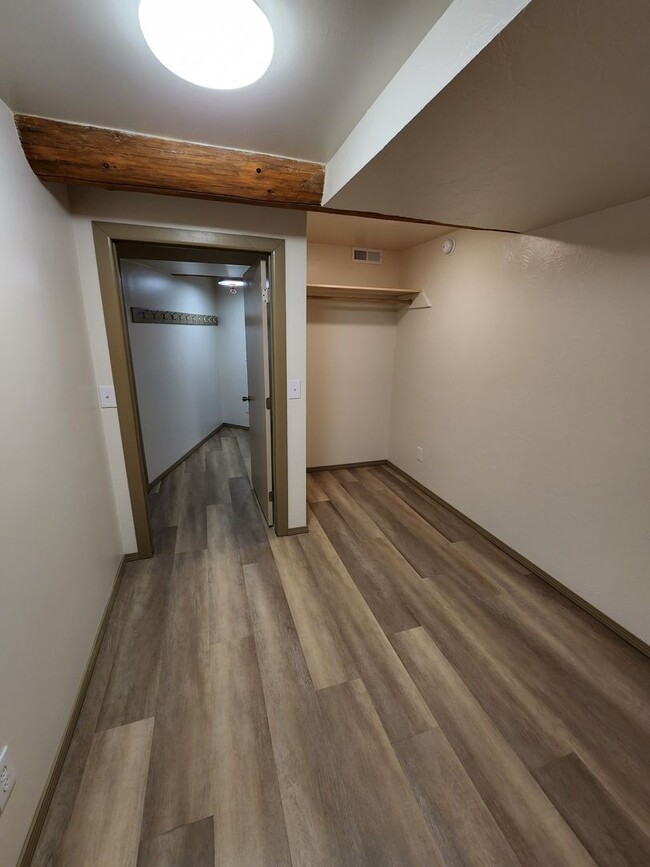 Building Photo - Wildlife abundant, log 2bdrm/1ba lower apa...