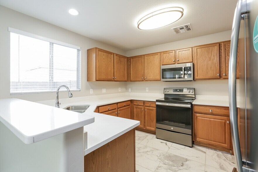 Building Photo - 11845 W Lupine Ave