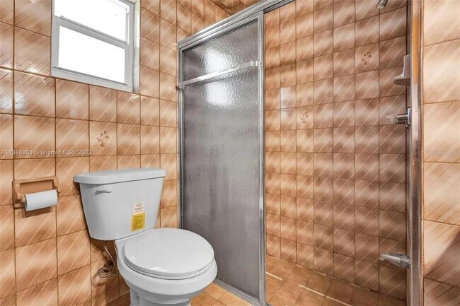 Building Photo - 437 Swan Ave