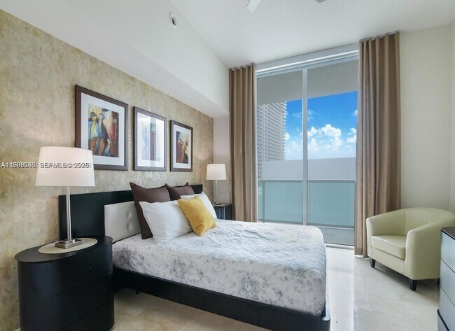 Building Photo - 150 Sunny Isles Blvd