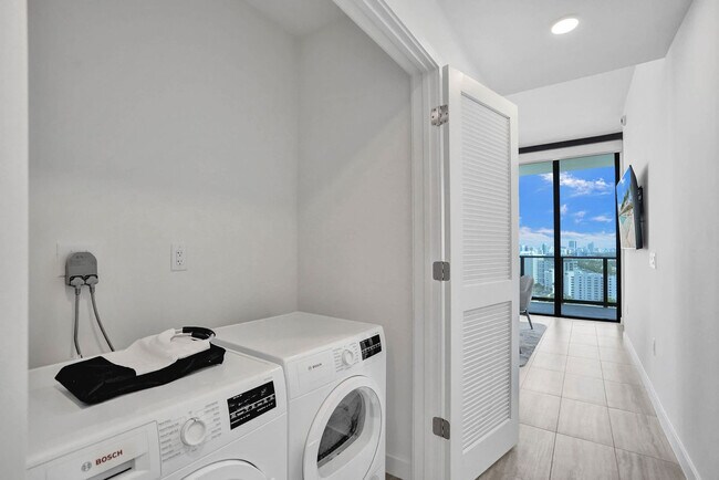 Building Photo - 580 72nd St