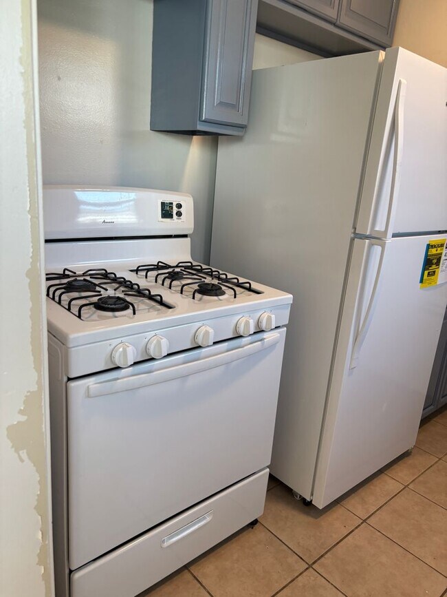 Building Photo - Western, 1151-1153