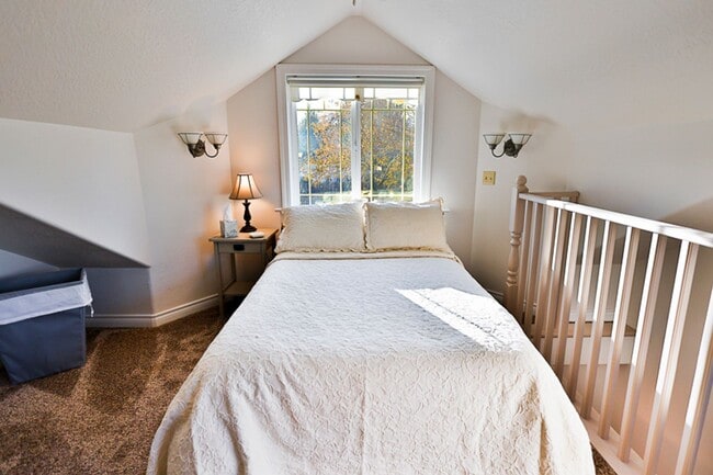 Building Photo - The Nest: Fully Furnished detached Cottage...