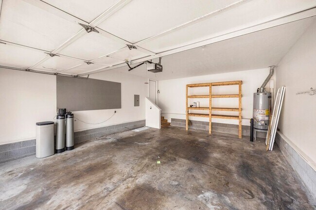 Building Photo - 7028 Sugarplum Rd