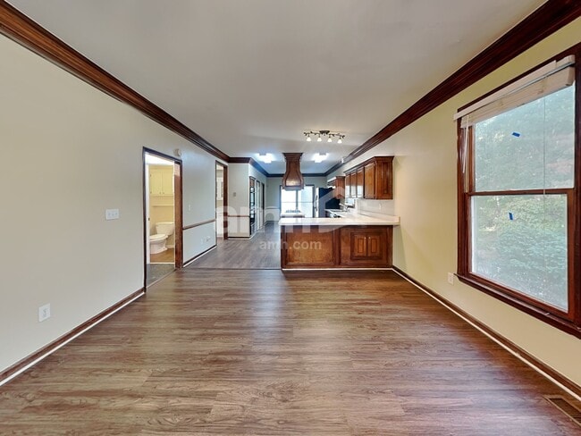 Building Photo - 1302 Hadaway Trail NE